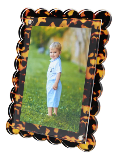 Scalloped Edge Frames