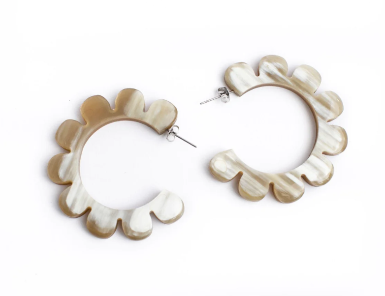 Sunshine Tienda Flower Outline Hoop Earring